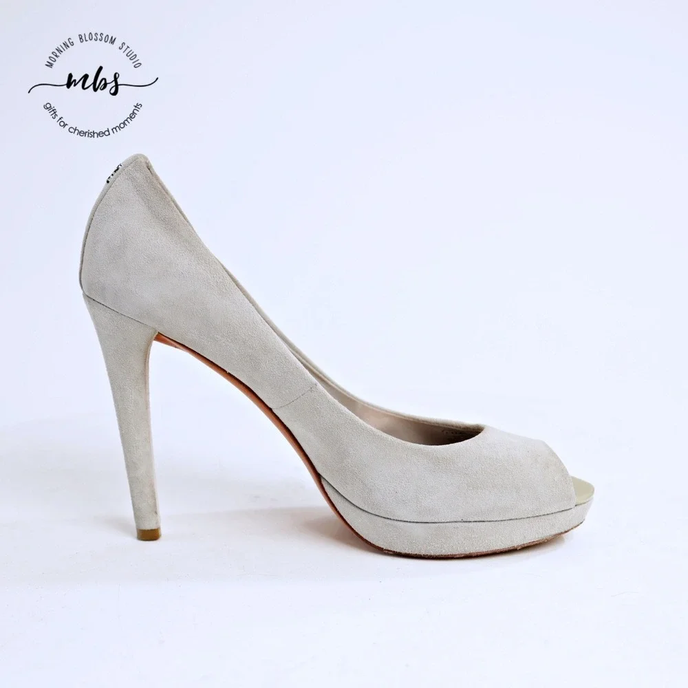 Coach Suede Y2K‎ Platform Stiletto Peep Toe Heel Pumps Light Gray Women 8.5